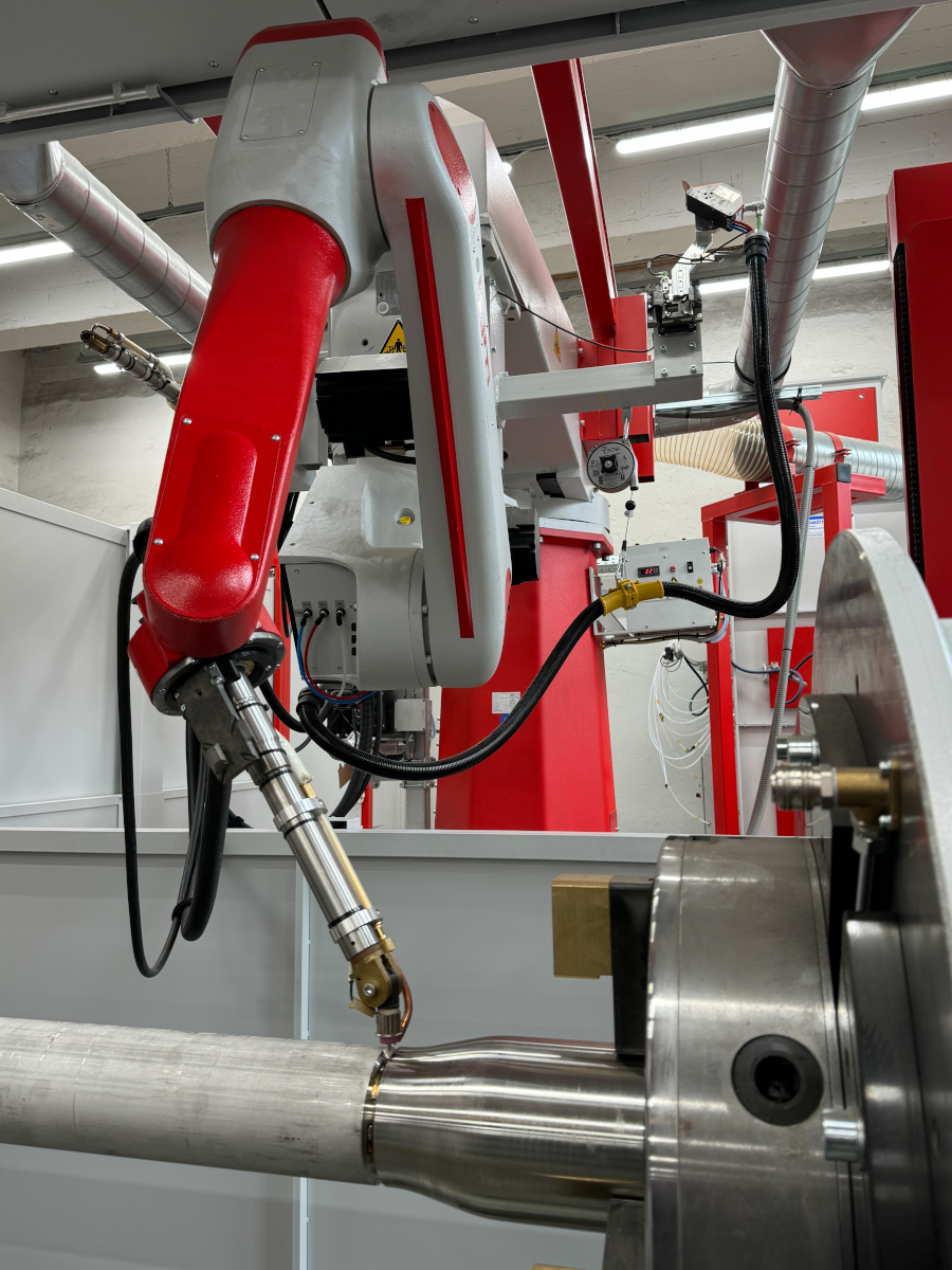 Schweißroboter Im Spotlight: Schmidt + Clemens GmbH + Co. KG „Wir wollen Innovation gemeinsam schaffen“