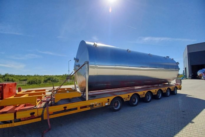 Kalle GmbH bestellt Natronlauge-Lagertanks aus Edelstahl