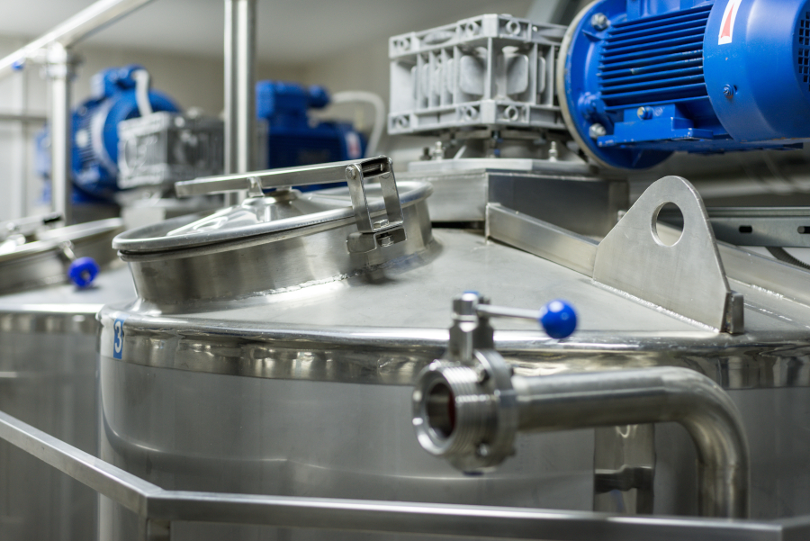 A,Number,Of,Electric,Motors,With,Reducers.,Tanks,For,Mixing Sicheres Heben und Positionieren im rauen Umfeld