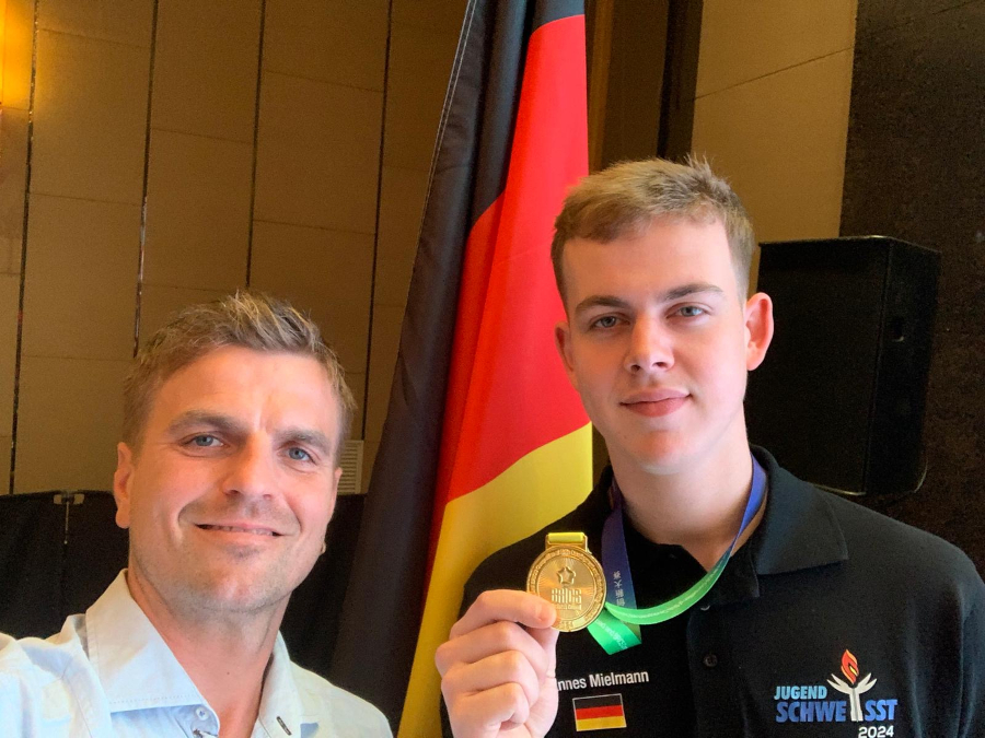 bild-porträt-christoph-meyer-3-k Im Porträt: Christoph Meyer, Schweiß-Ausbilder bei BUTTING in Knesebeck und Mentor des Weltmeisters im WIG-Schweißen Schweißen, Siegen, Inspirieren – Funken für die Zukunft zünden